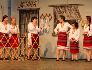 (Македонски) Моќта на уметничкото соединување