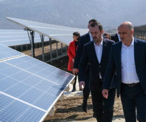 (Македонски) ФОТОНАПОНСКАТА ЕЛЕКТРАНА „ОСЛОМЕЈ 1“ ПОЧНА ДА ГИ ПРОИЗВЕДУВА ПРВИТЕ КОЛИЧИНИ ЕЛЕКТРИЧНА ЕНЕРГИЈА ОД СОНЦЕ